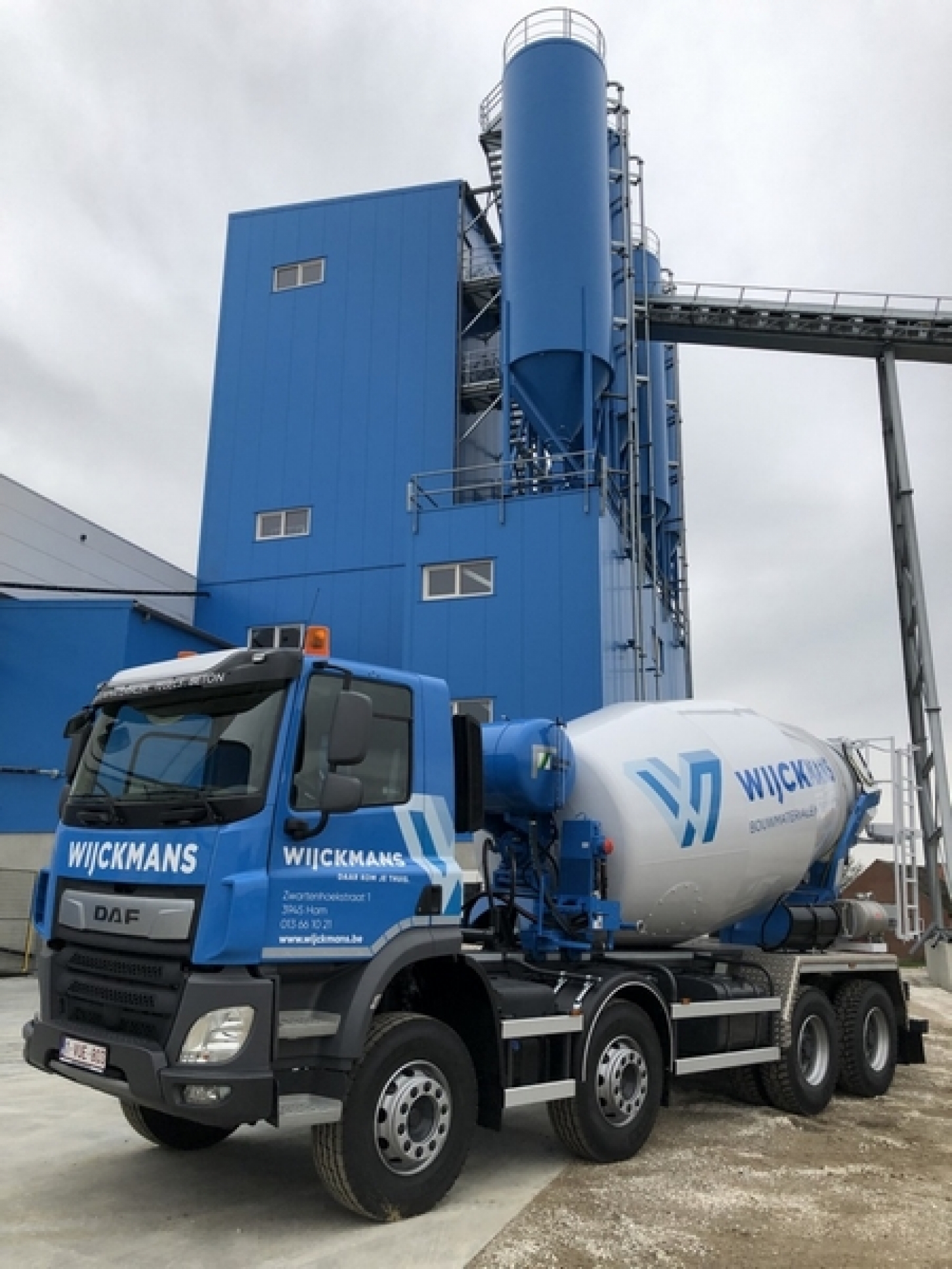 De eigen betoncentrale van Wijckmans.