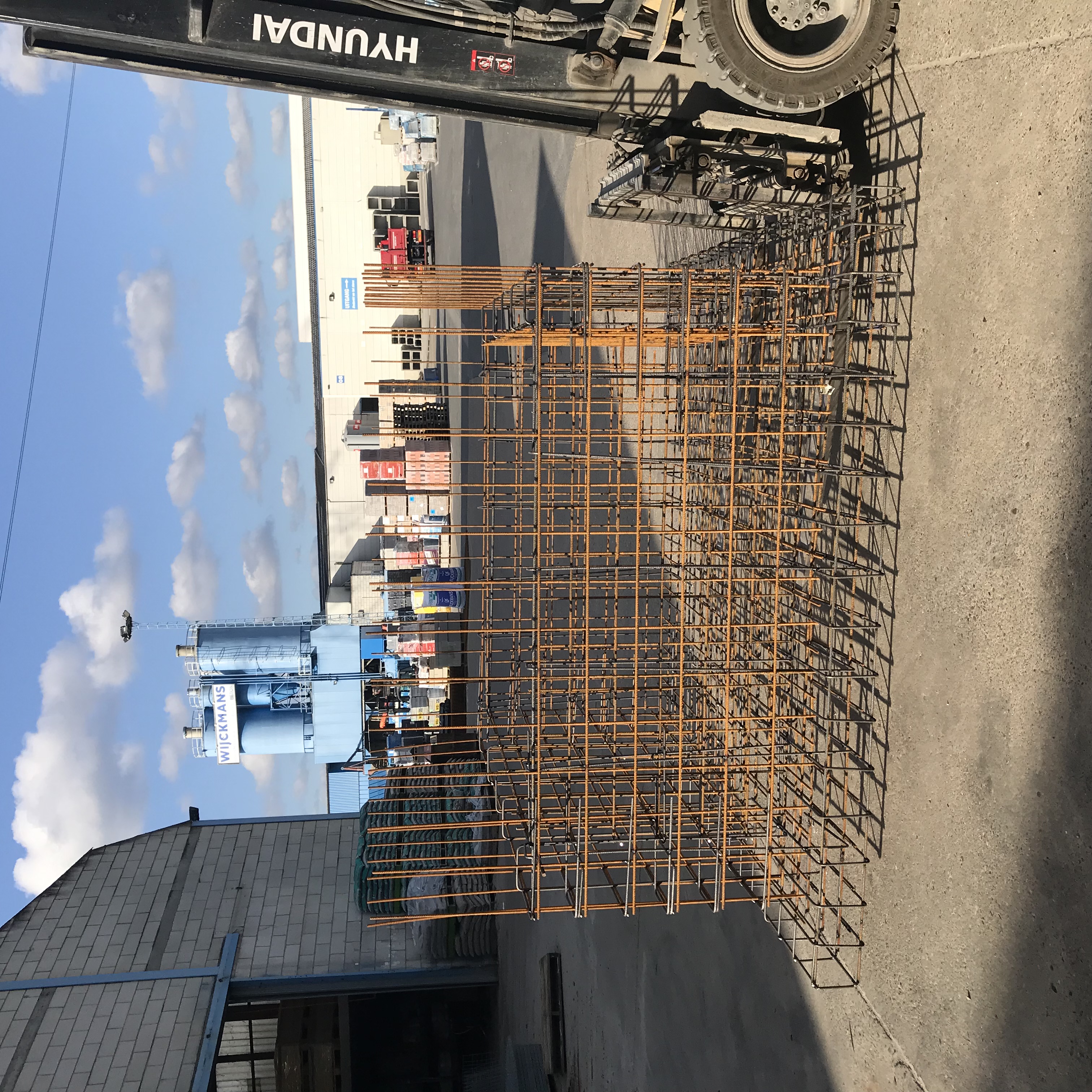 Een constructie uit bouwstaal in het magazijn van Wijckmans.